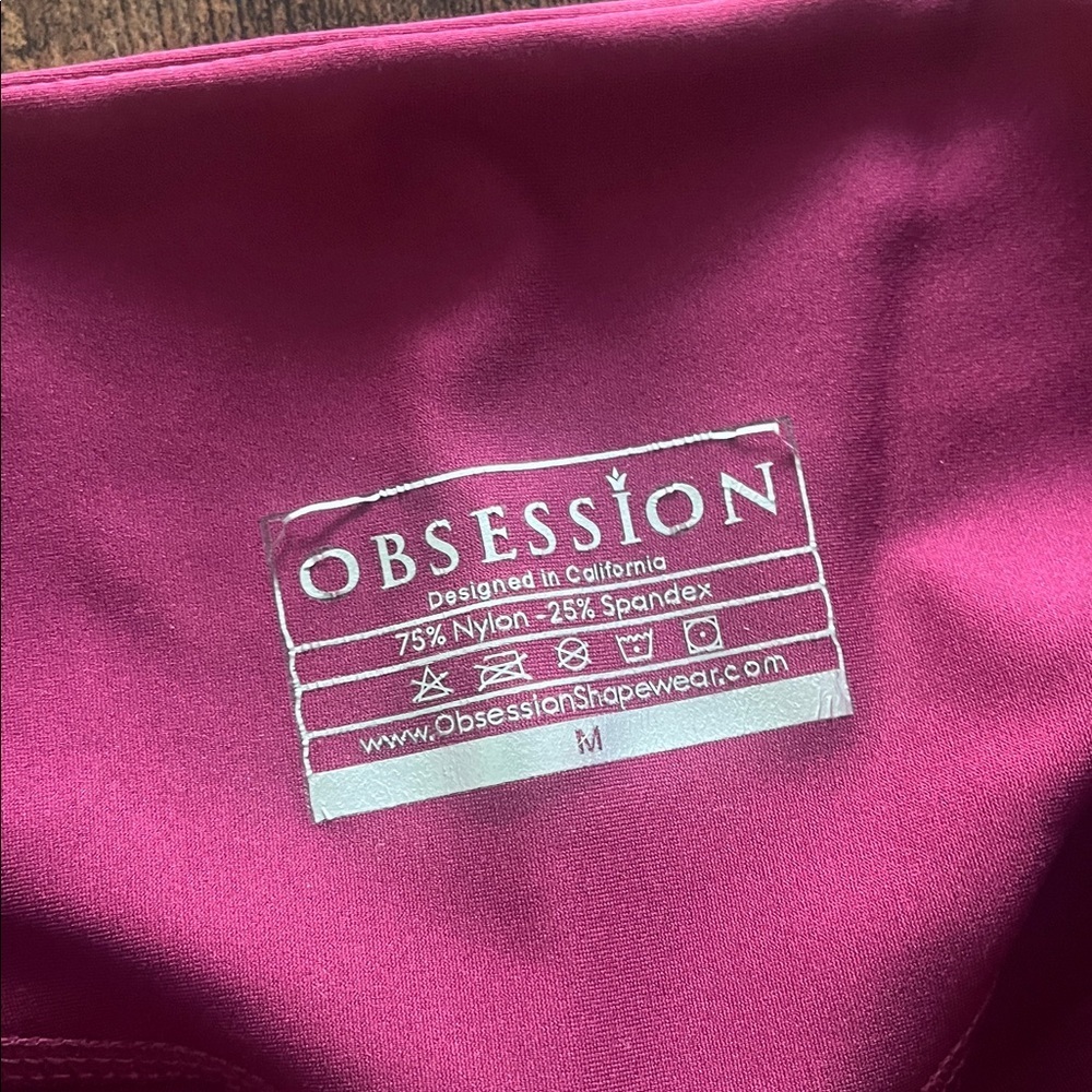 obsession Women's Berry scrunched Leggings - Picture 2 of 7